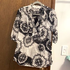 NY&Co 3/4 sleeved shirt. Blue and white. From a smoke free home.